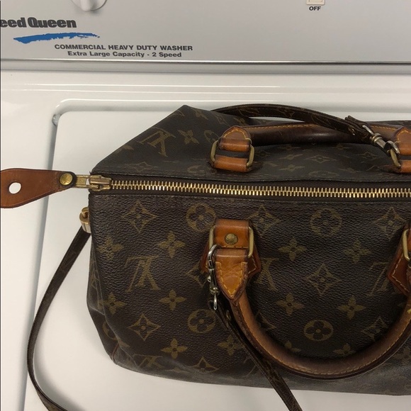 Louis Vuitton - Picture 1 of 5